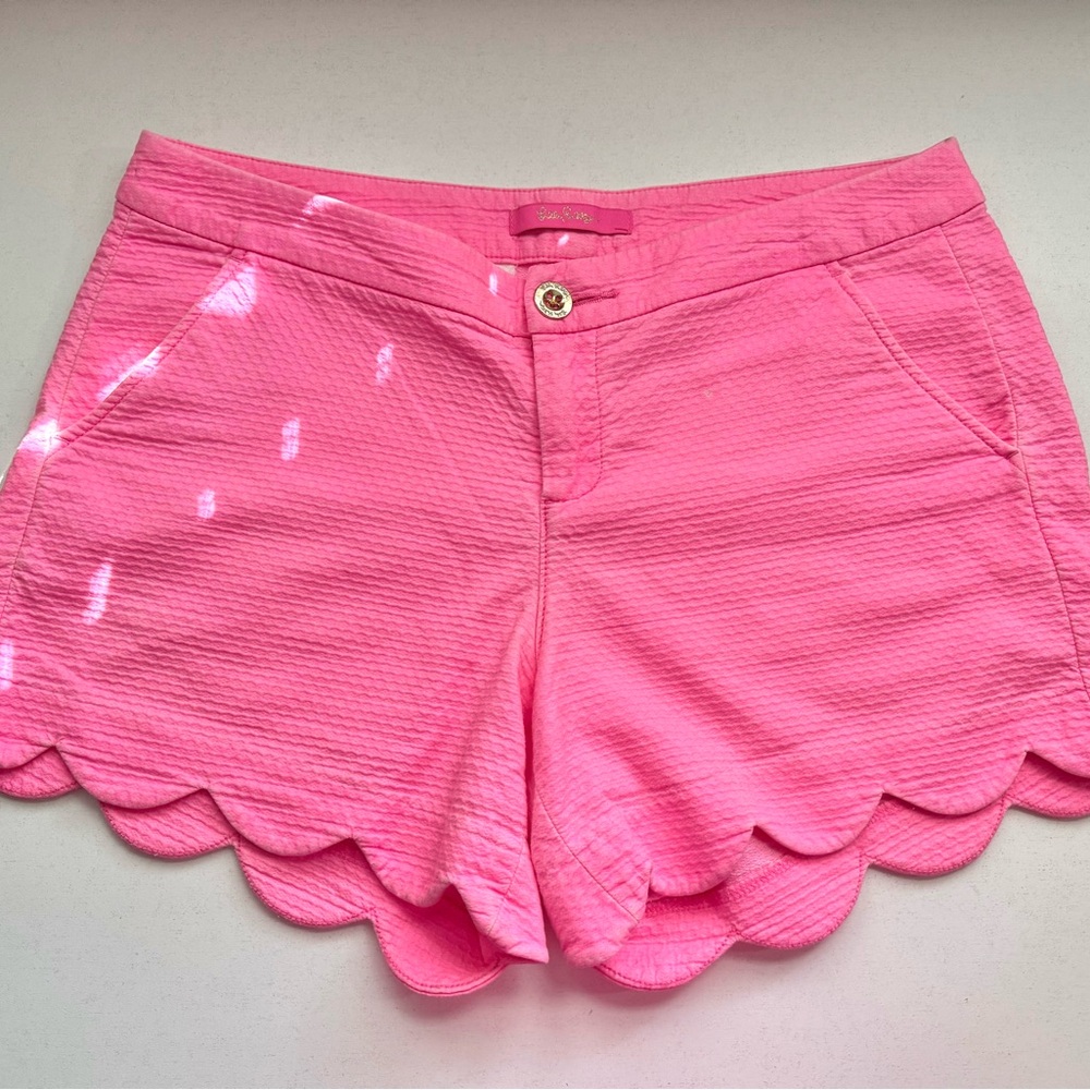 Lilly Pulitzer Pink Shorts with Scalloped Hem Size 8